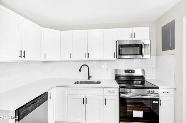 1956 Clement Road, Rotterdam, NY 12303