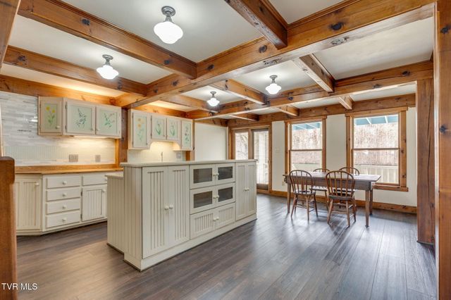 300 Sugarwood Drive, Kingsport, TN 37663