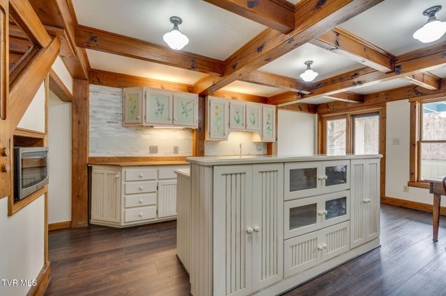 300 Sugarwood Drive, Kingsport, TN 37663