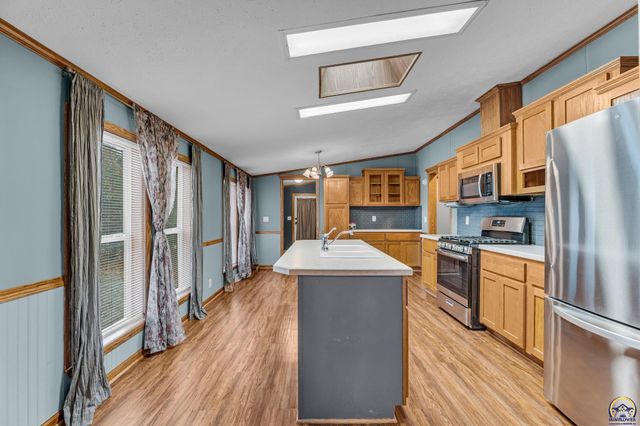 4853 Cheyenne Ln, Mclouth, KS 66054