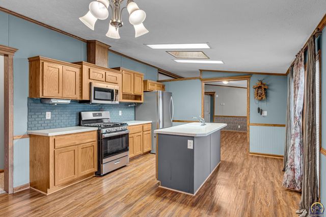 4853 Cheyenne Ln, Mclouth, KS 66054