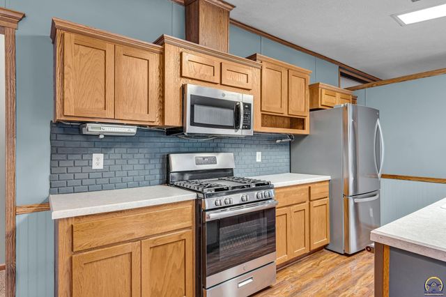 4853 Cheyenne Ln, Mclouth, KS 66054