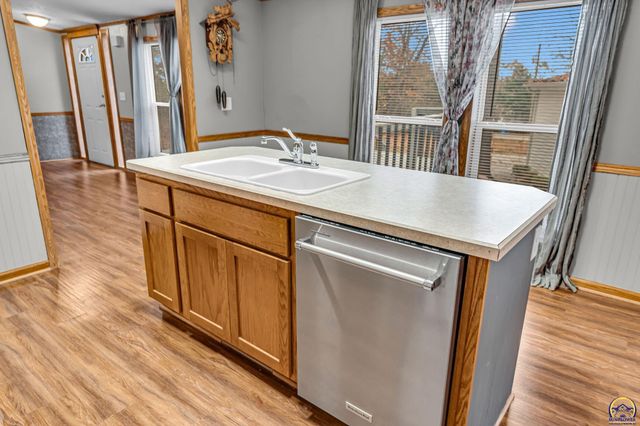 4853 Cheyenne Ln, Mclouth, KS 66054