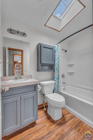 4853 Cheyenne Ln, Mclouth, KS 66054