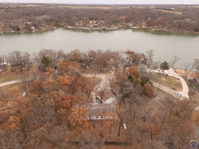 4853 Cheyenne Ln, Mclouth, KS 66054