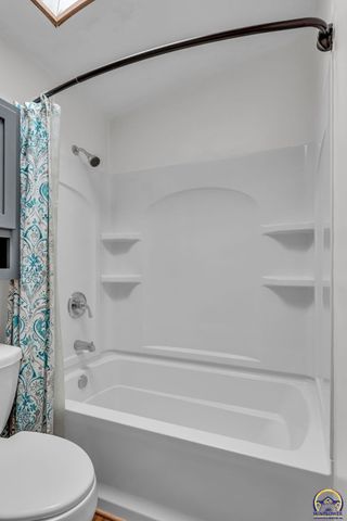 4853 Cheyenne Ln, Mclouth, KS 66054