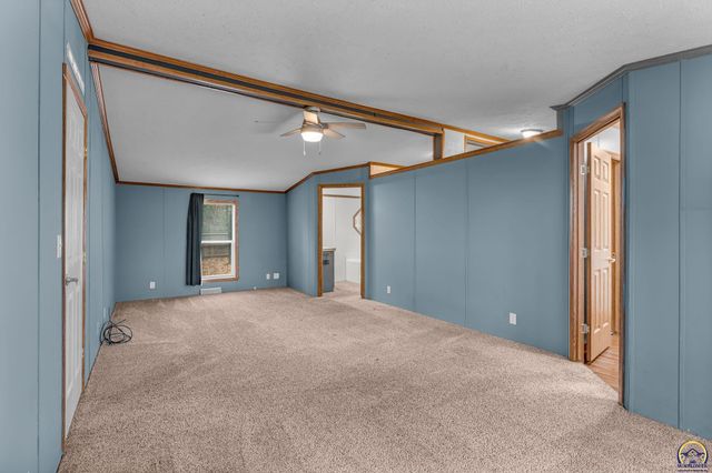 4853 Cheyenne Ln, Mclouth, KS 66054