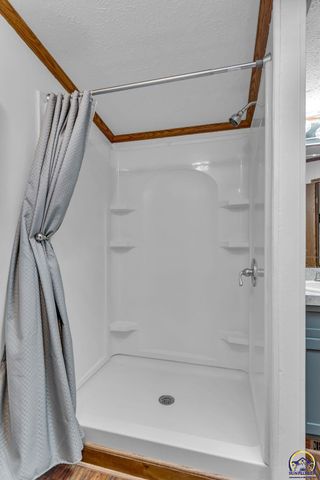 4853 Cheyenne Ln, Mclouth, KS 66054