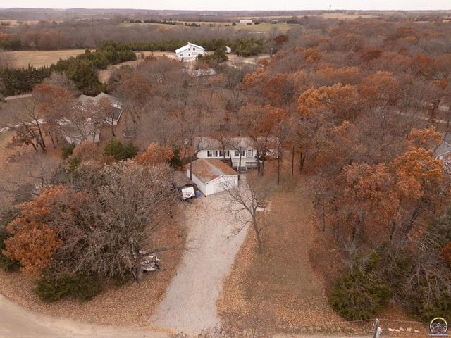 4853 Cheyenne Ln, Mclouth, KS 66054