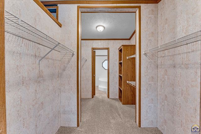 4853 Cheyenne Ln, Mclouth, KS 66054