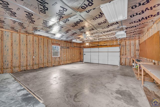 4853 Cheyenne Ln, Mclouth, KS 66054