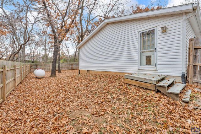 4853 Cheyenne Ln, Mclouth, KS 66054