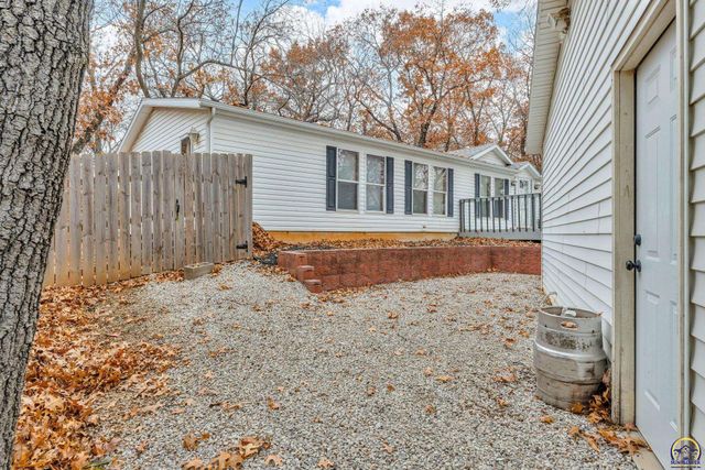 4853 Cheyenne Ln, Mclouth, KS 66054