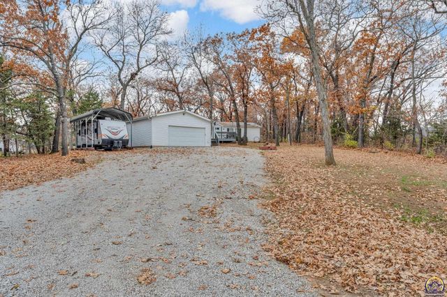 4853 Cheyenne Ln, Mclouth, KS 66054
