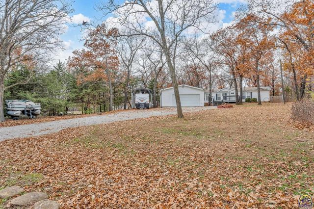 4853 Cheyenne Ln, Mclouth, KS 66054