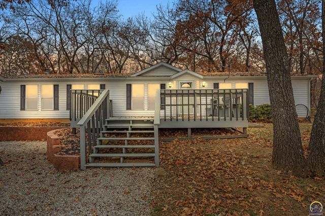 4853 Cheyenne Ln, Mclouth, KS 66054