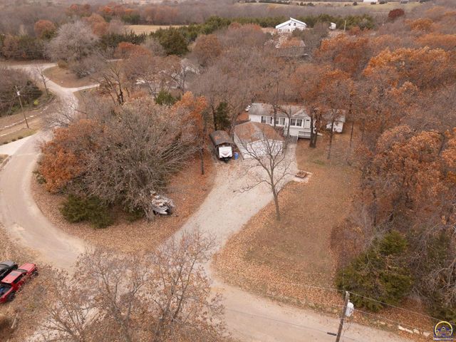 4853 Cheyenne Ln, Mclouth, KS 66054