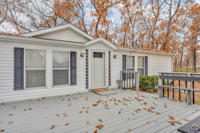 4853 Cheyenne Ln, Mclouth, KS 66054