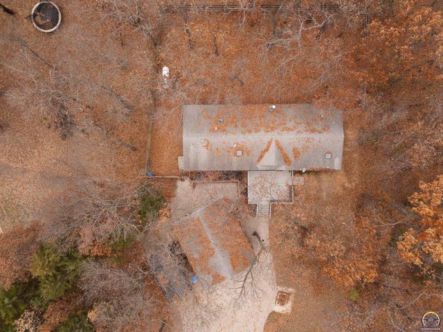 4853 Cheyenne Ln, Mclouth, KS 66054