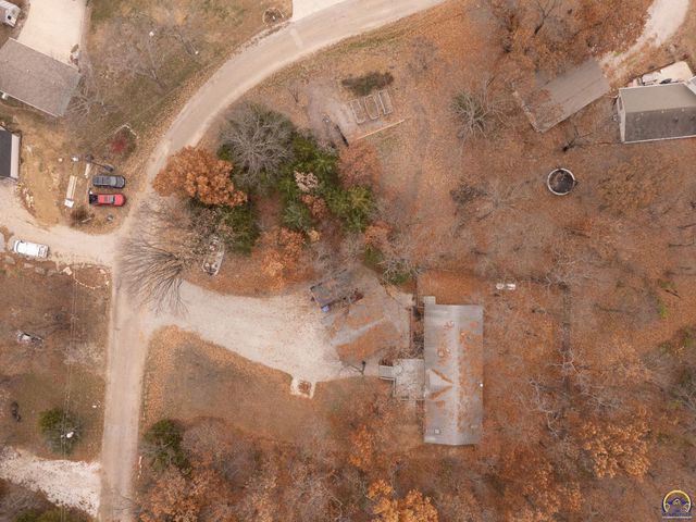 4853 Cheyenne Ln, Mclouth, KS 66054