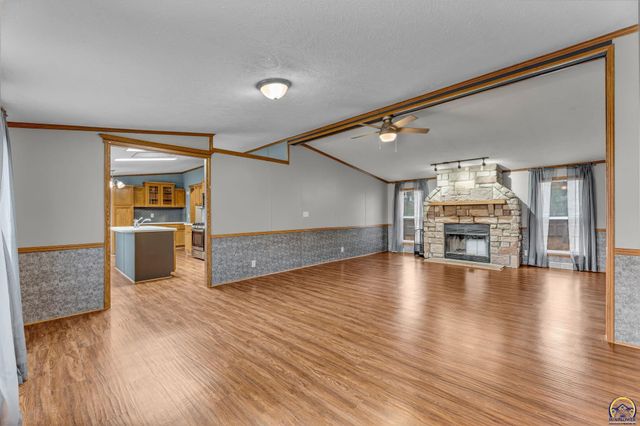 4853 Cheyenne Ln, Mclouth, KS 66054