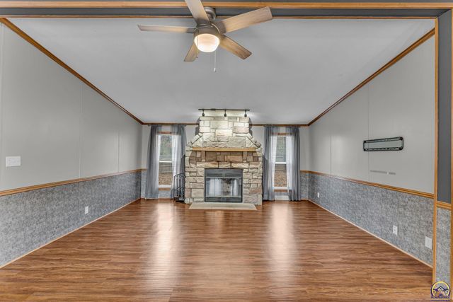 4853 Cheyenne Ln, Mclouth, KS 66054