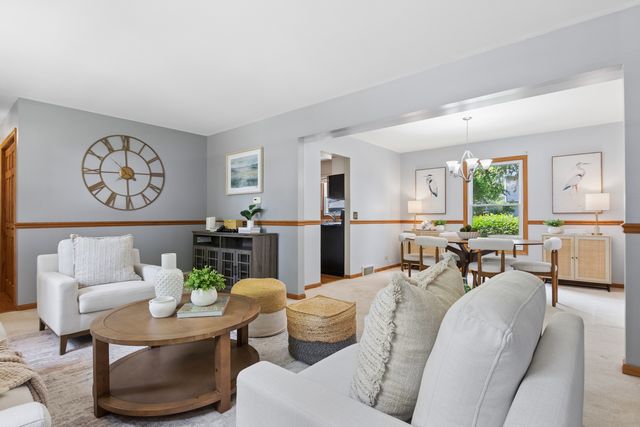 604 Shenandoah Trail, Elgin, IL 60123