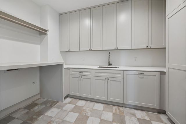 955 W 42nd Street, Houston, TX 77018