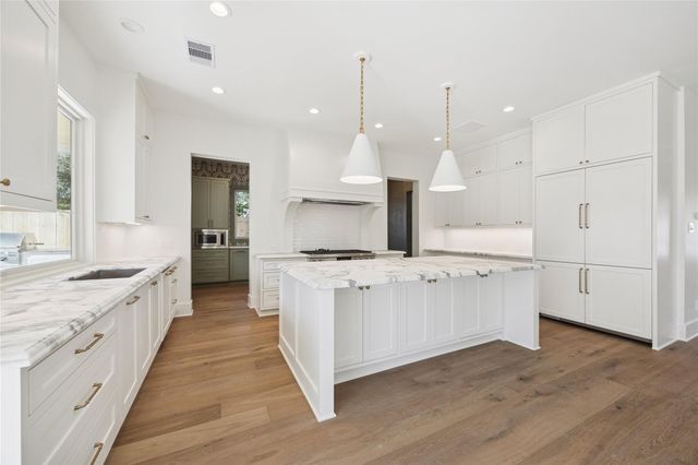955 W 42nd Street, Houston, TX 77018