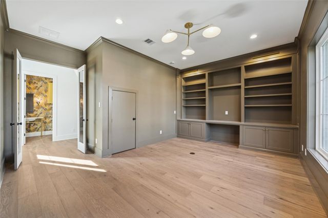 955 W 42nd Street, Houston, TX 77018