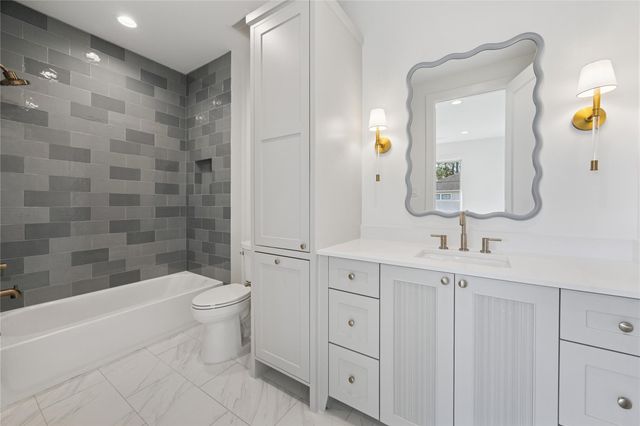 955 W 42nd Street, Houston, TX 77018