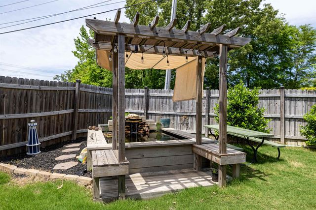 100 PINE VALLEY DR, Oakland, TN 38060