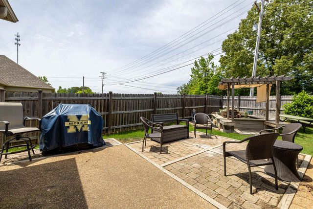 100 PINE VALLEY DR, Oakland, TN 38060