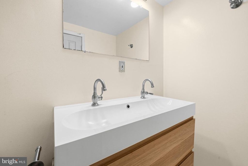 Image 40 of property listing at 512 QUINCY ST NW, Washington, DC 20011