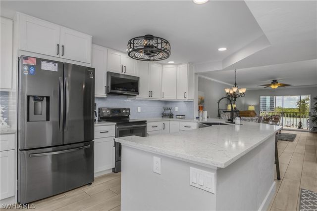 320 Horse Creek DR 306, Naples, FL 34110