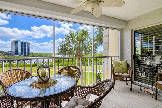 320 Horse Creek DR 306, Naples, FL 34110