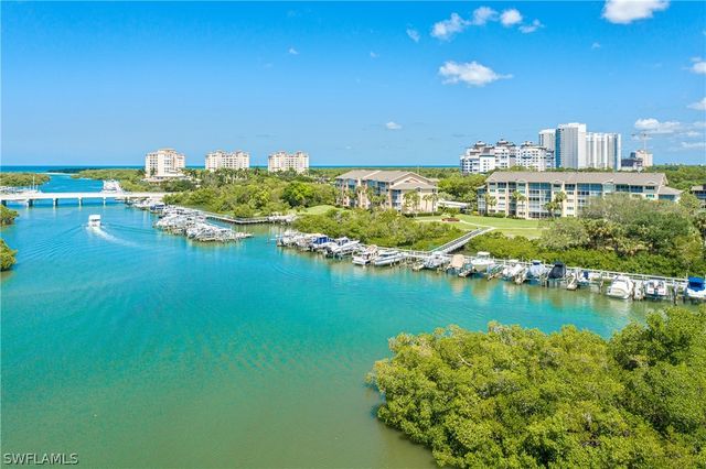 320 Horse Creek DR 306, Naples, FL 34110