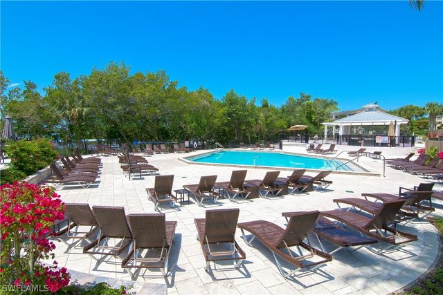 320 Horse Creek DR 306, Naples, FL 34110