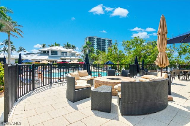 320 Horse Creek DR 306, Naples, FL 34110