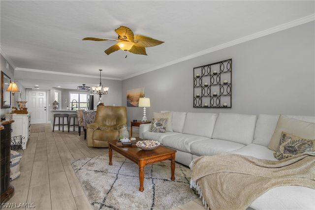 320 Horse Creek DR 306, Naples, FL 34110