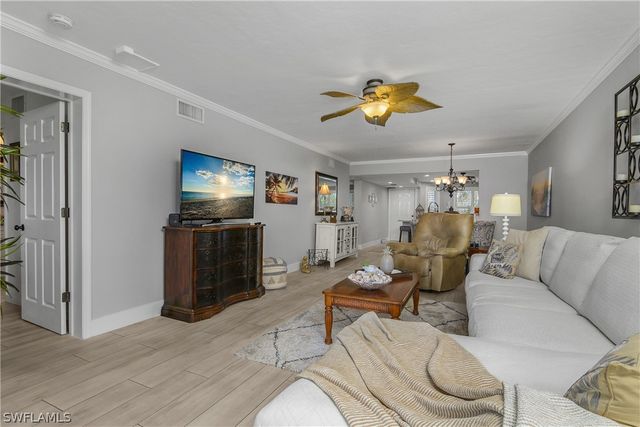 320 Horse Creek DR 306, Naples, FL 34110