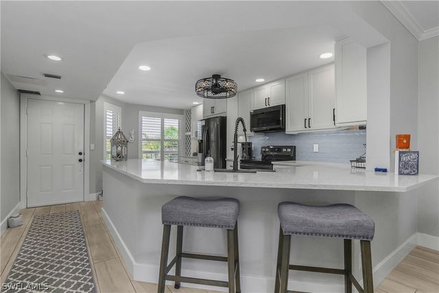 320 Horse Creek DR 306, Naples, FL 34110