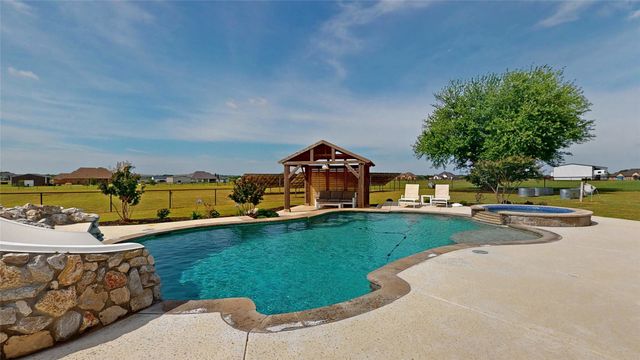 138 Chisos Drive, Decatur, TX 76234