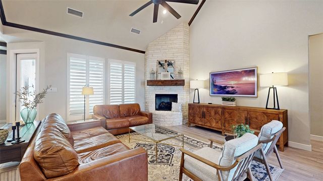 138 Chisos Drive, Decatur, TX 76234
