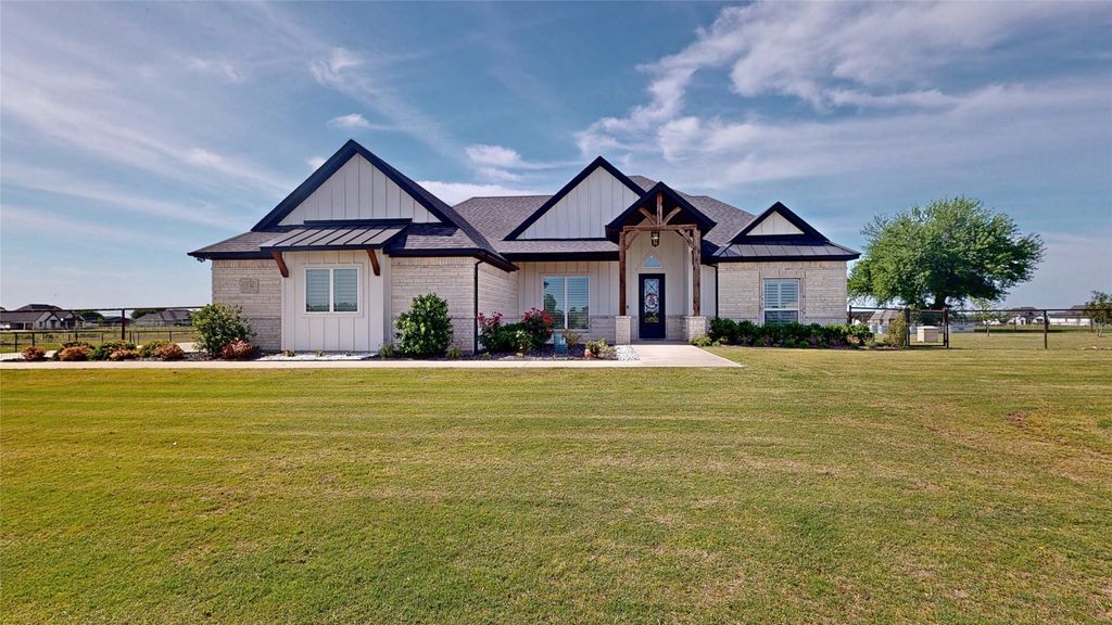 138 Chisos Drive, Decatur, TX 76234