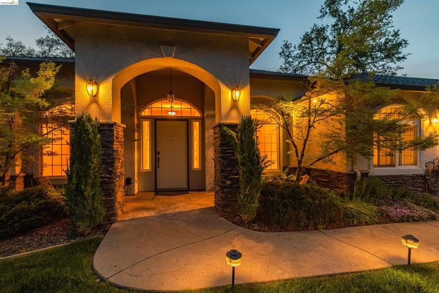 19035 Apple Valley Dr, Sonora, CA 95370