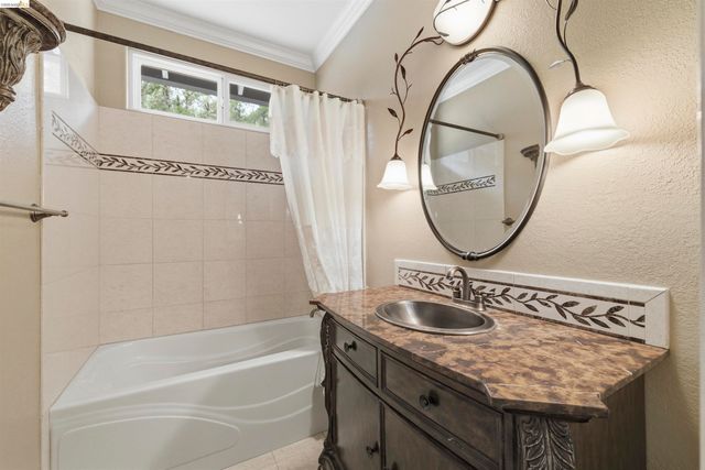 19035 Apple Valley Dr, Sonora, CA 95370