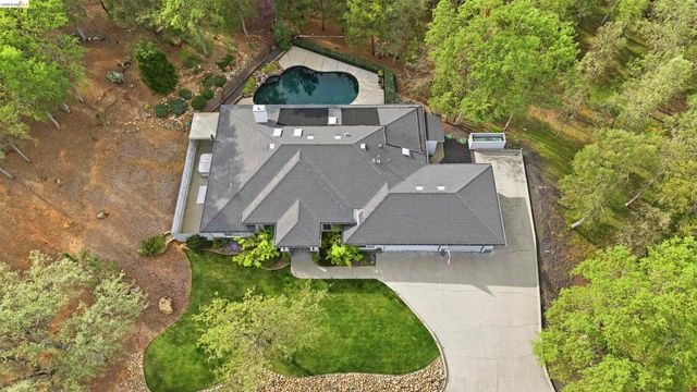 19035 Apple Valley Dr, Sonora, CA 95370