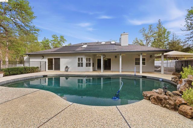 19035 Apple Valley Dr, Sonora, CA 95370