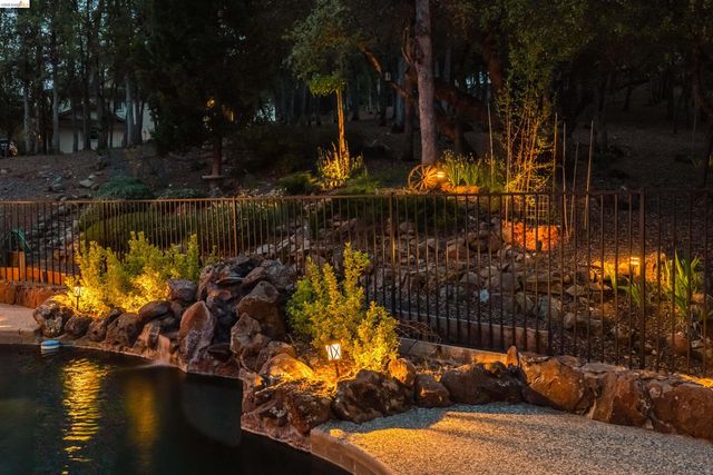 19035 Apple Valley Dr, Sonora, CA 95370